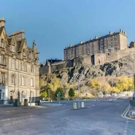 Castle Terrace 1 Bed Apartment Looking Onto Edinburgh Castle - Sleeps Upto 4 Esterno foto
