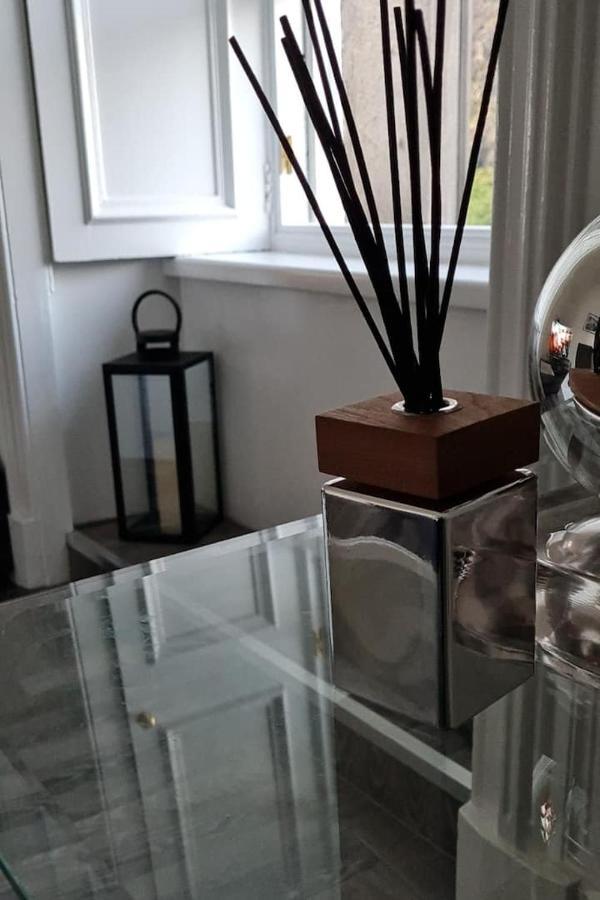 Castle Terrace 1 Bed Looking Onto Castle - Sleeps Upto 4 * Edimburgo